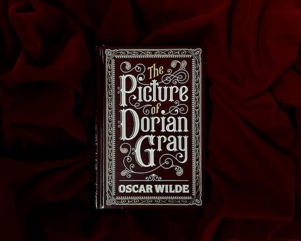 Quels sont les conseils pour créer un livre d'art avec des techniques de reliure à la main ?