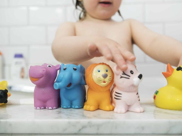 Quels jouets de bain choisir pour un enfant ?