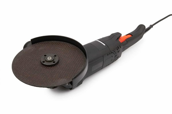 Maîtrisez votre atelier avec la meuleuse Makita